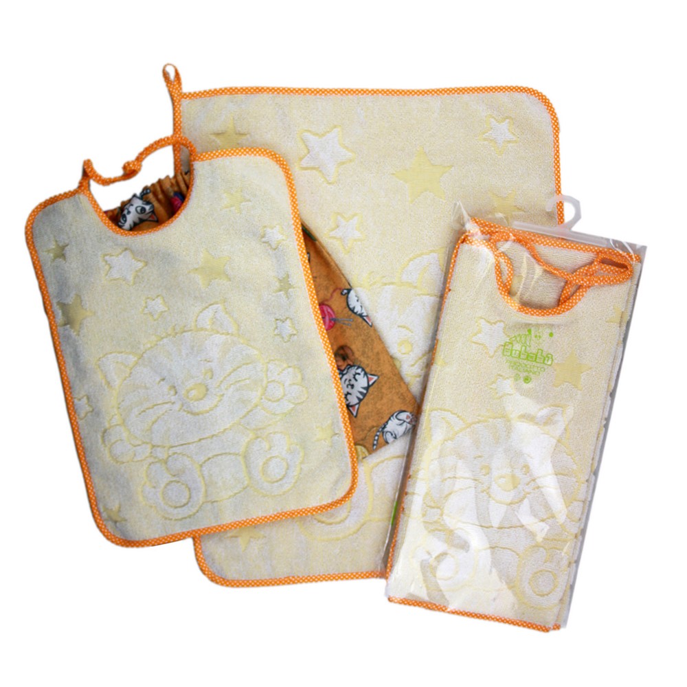 Completo 3 pz.SILVESTRO:asciugamano+bavetta con elastico+sacchetto in tela stampata
